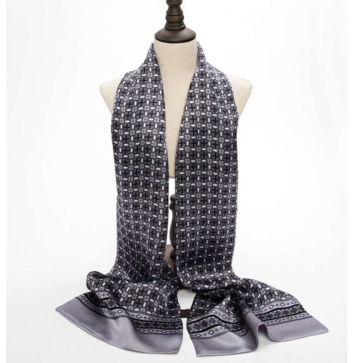 Travel Accessories New - Nowa jedwabna apaszka na szyję z