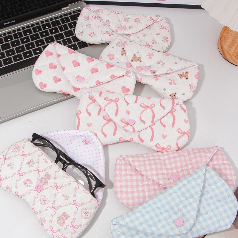 Travel Accessories Kmart - Etui na okulary w koreańską kratę