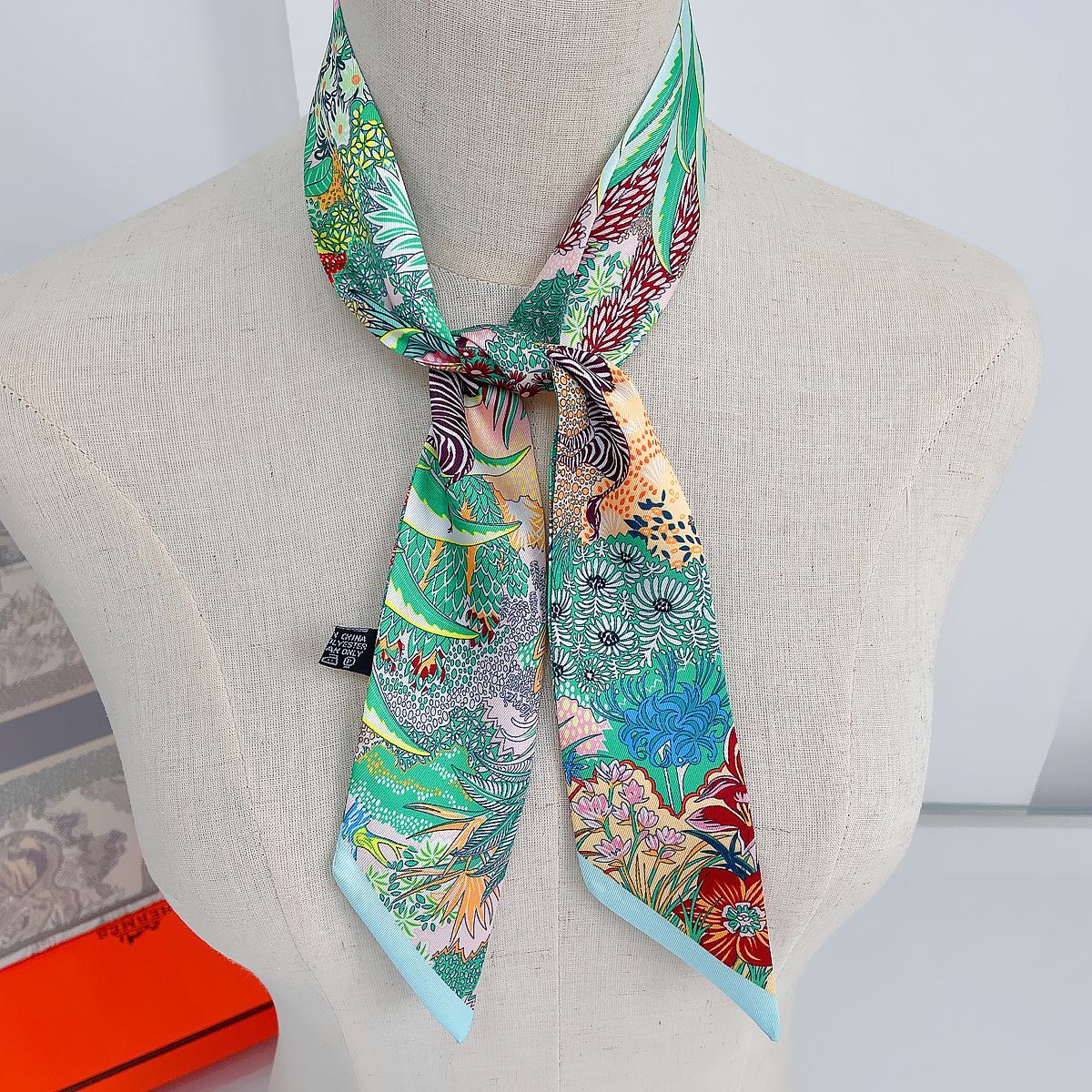 Długi szal damski z nadrukiem  – Travel Accessories To Gift recenzja i cena